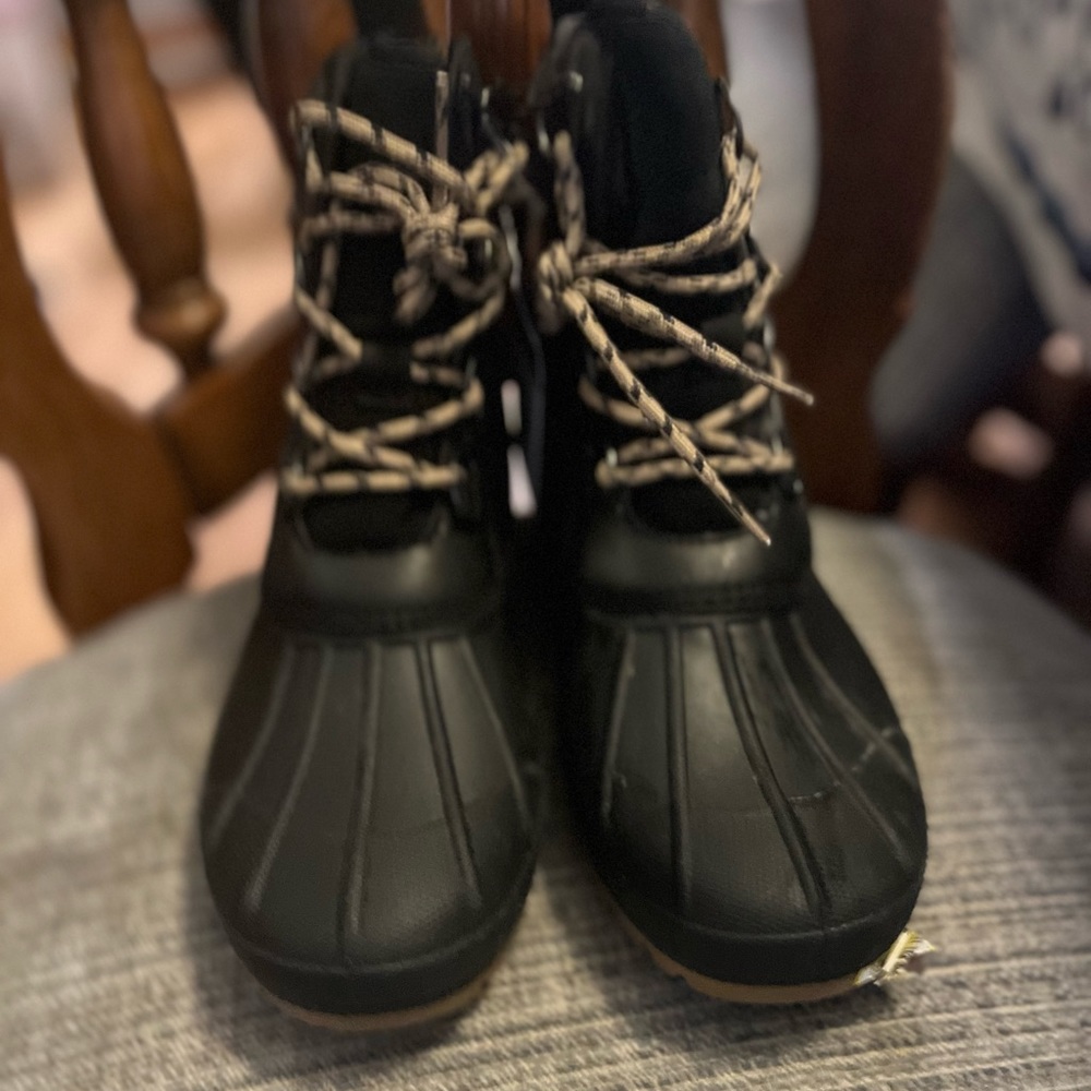 Men’s size 10 Waterproof Boots by Universal Thread NWT
